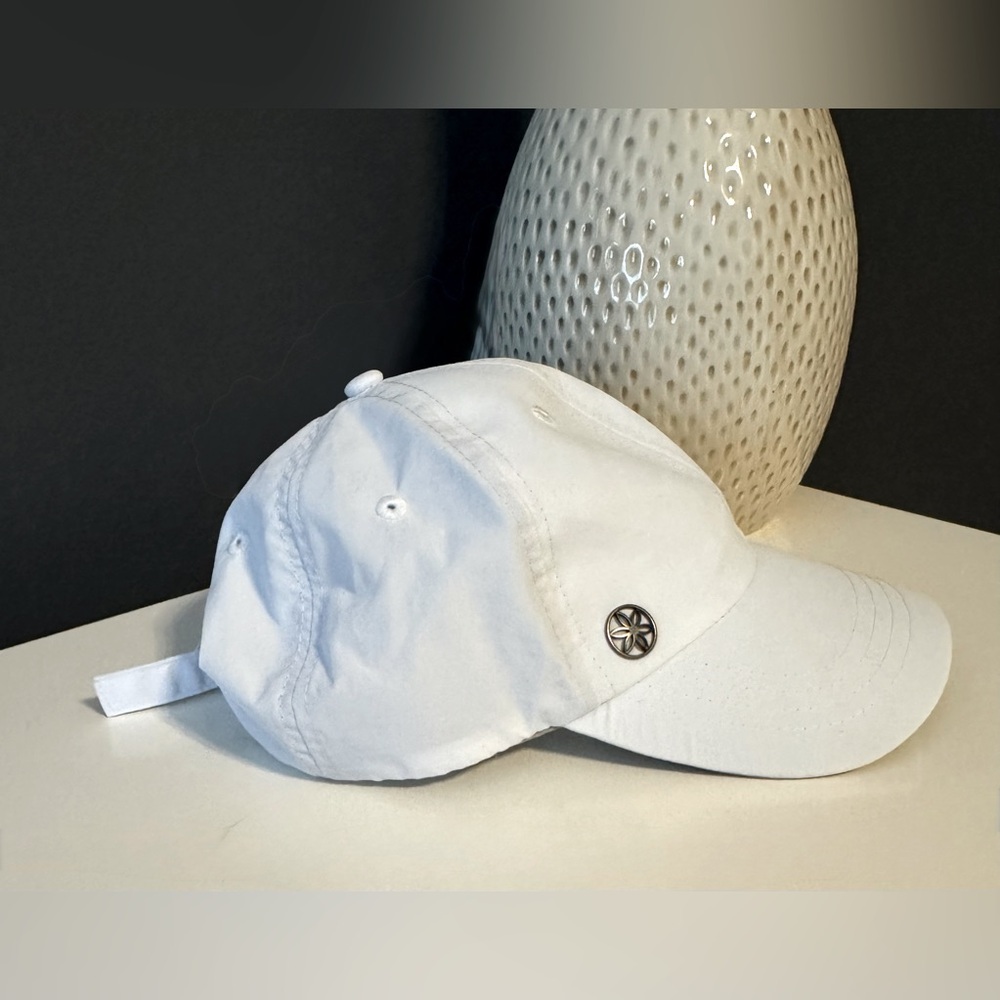 Gaiam New Women's Cruiser Breathable Sol White Hat. Light with sweatband inside